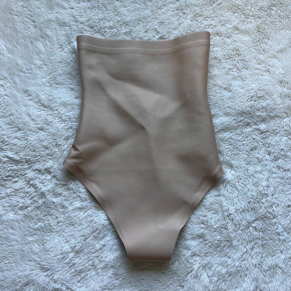 SKIMS High Waisted Thong Shapewear Nude PN-THG-7114W Womens Size Small Invisible